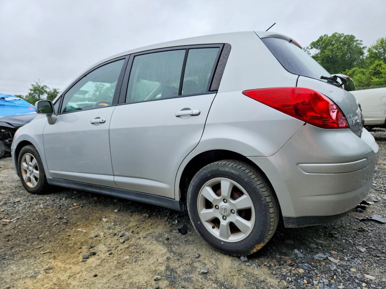 2007 Nissan Versa Silver vin: 3N1BC13E17L390328