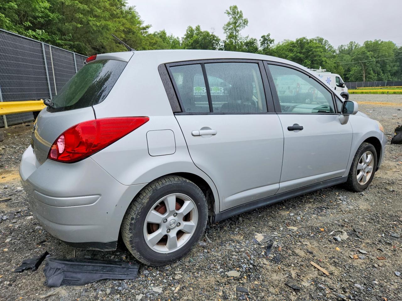 2007 Nissan Versa Silver vin: 3N1BC13E17L390328
