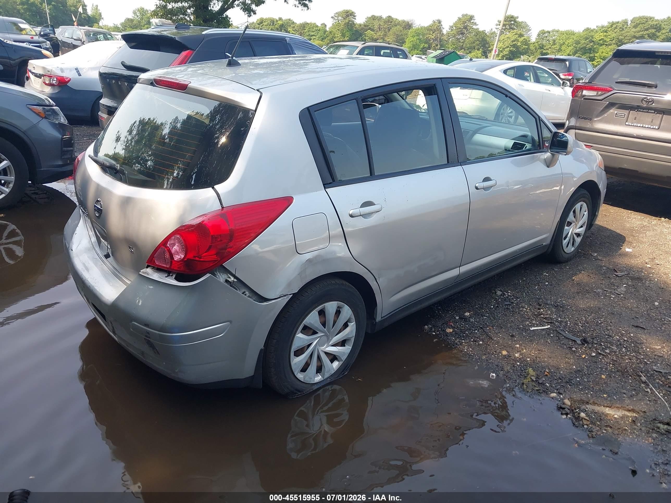 2007 Nissan Versa 1.8s Silver vin: 3N1BC13E17L460099
