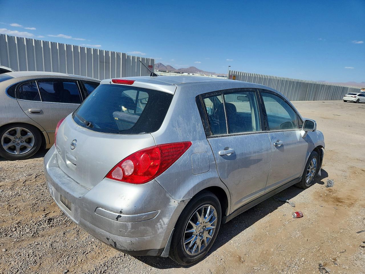 2008 Nissan Versa 1.8 S Серебряный vin: 3N1BC13E18L383073