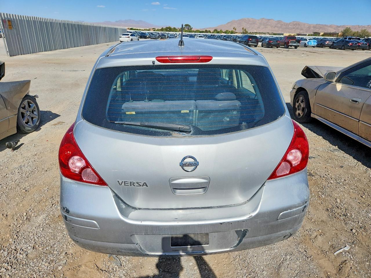 2008 Nissan Versa 1.8 S Серебряный vin: 3N1BC13E18L383073