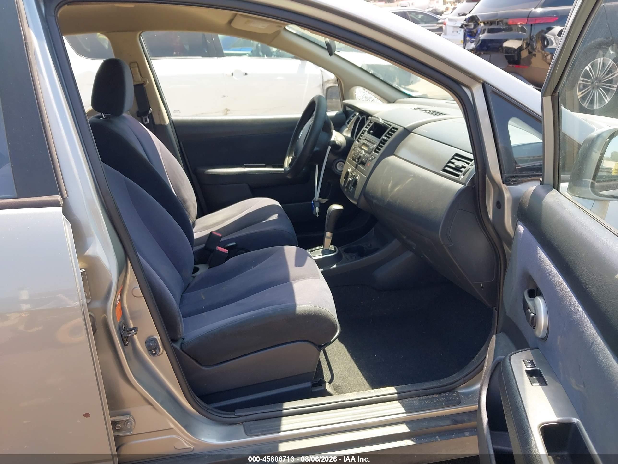 2008 Nissan Versa 1.8 S Серебряный vin: 3N1BC13E18L386765