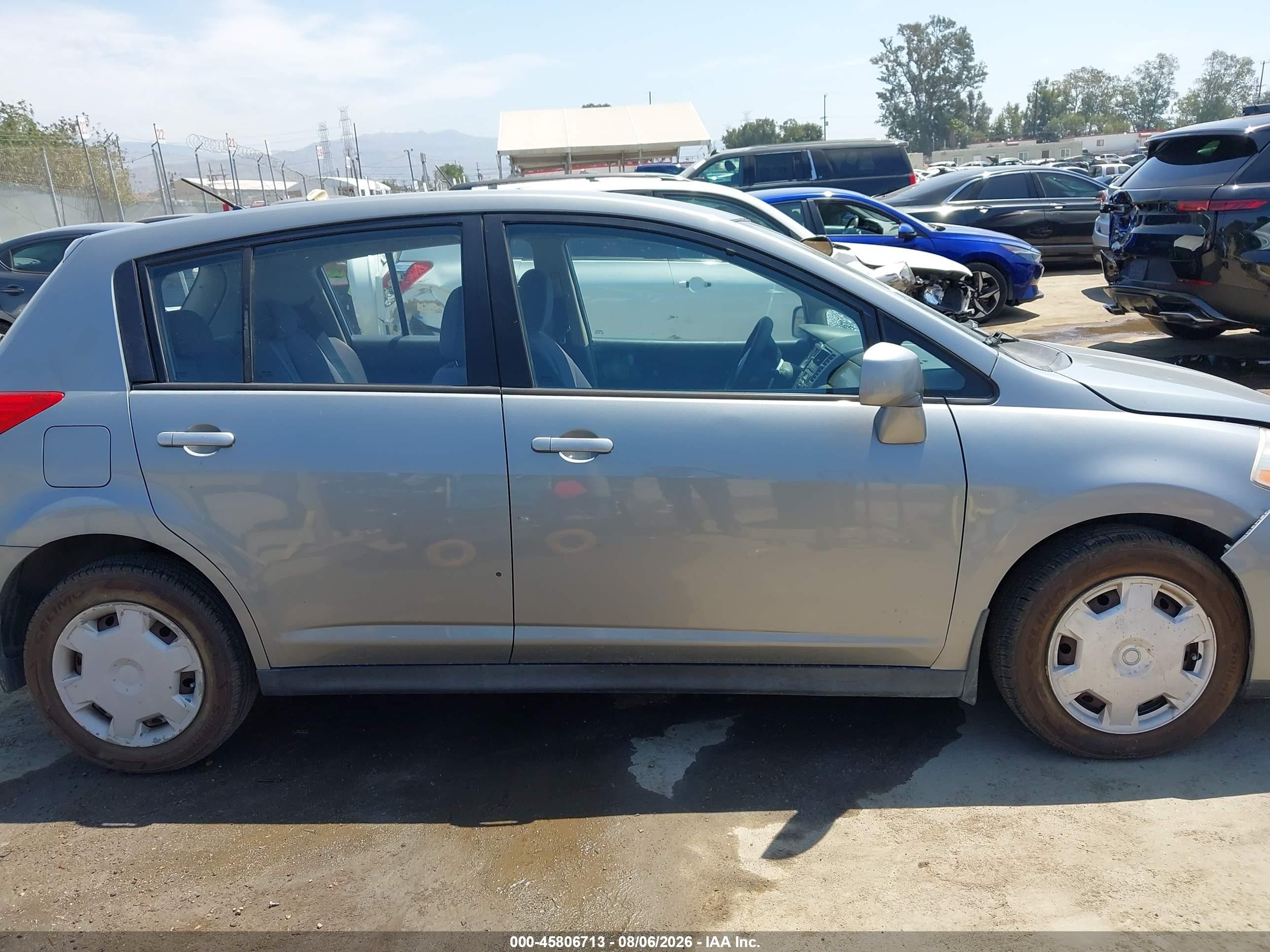 2008 Nissan Versa 1.8 S Серебряный vin: 3N1BC13E18L386765