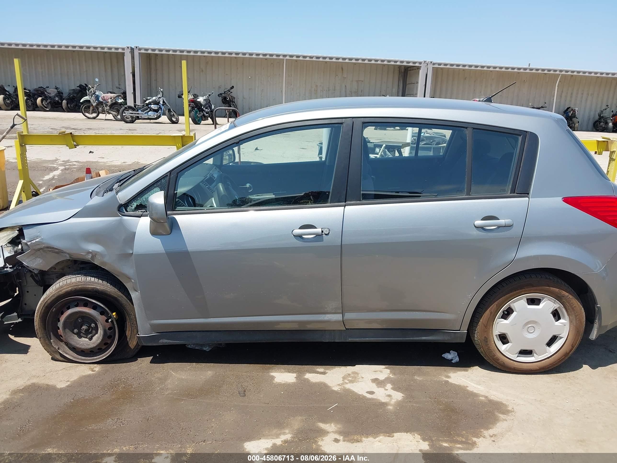 2008 Nissan Versa 1.8 S Серебряный vin: 3N1BC13E18L386765