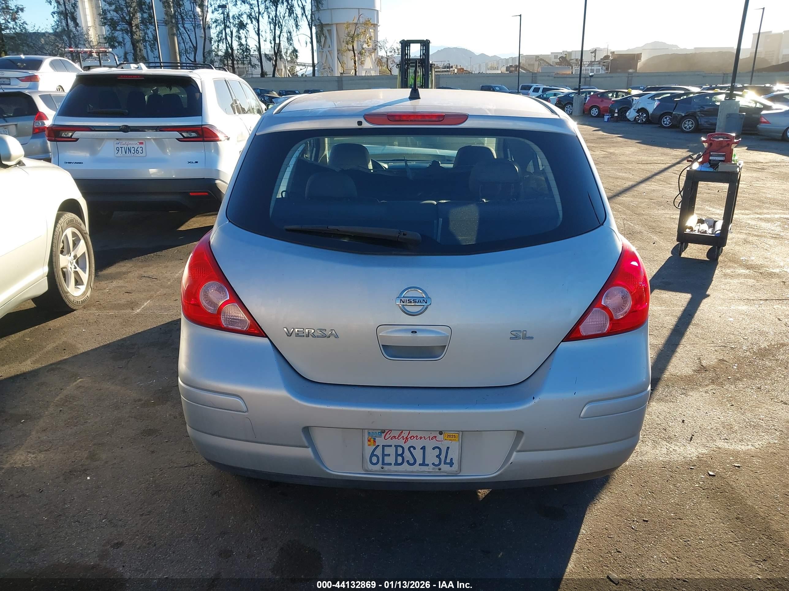 2008 Nissan Versa 1.8sl Silver vin: 3N1BC13E18L419361