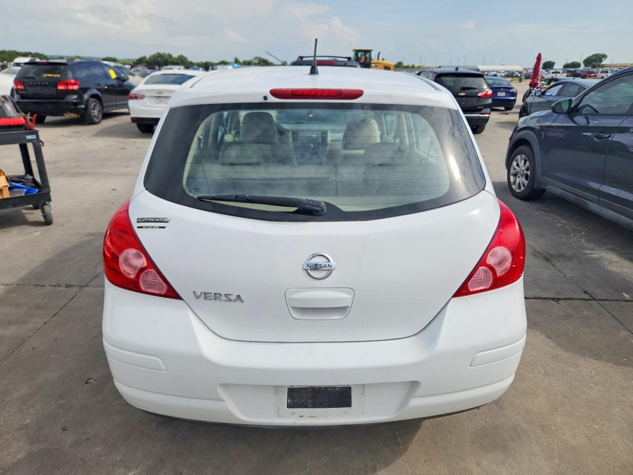 2008 Nissan Versa 1.8 S White vin: 3N1BC13E18L449797
