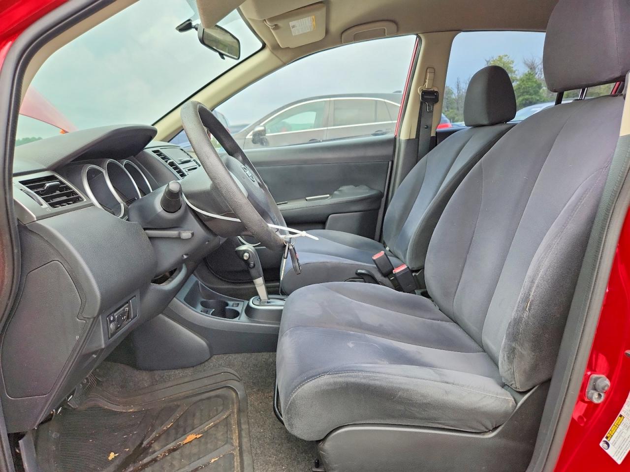 2009 Nissan Versa 1.8 S Red vin: 3N1BC13E19L458775