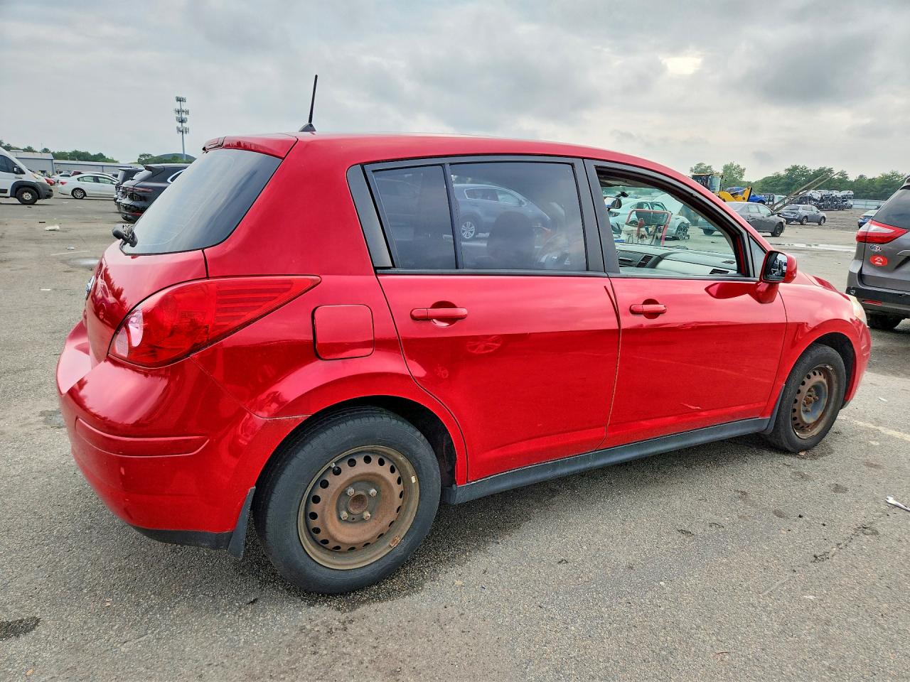 2009 Nissan Versa 1.8 S Red vin: 3N1BC13E19L458775