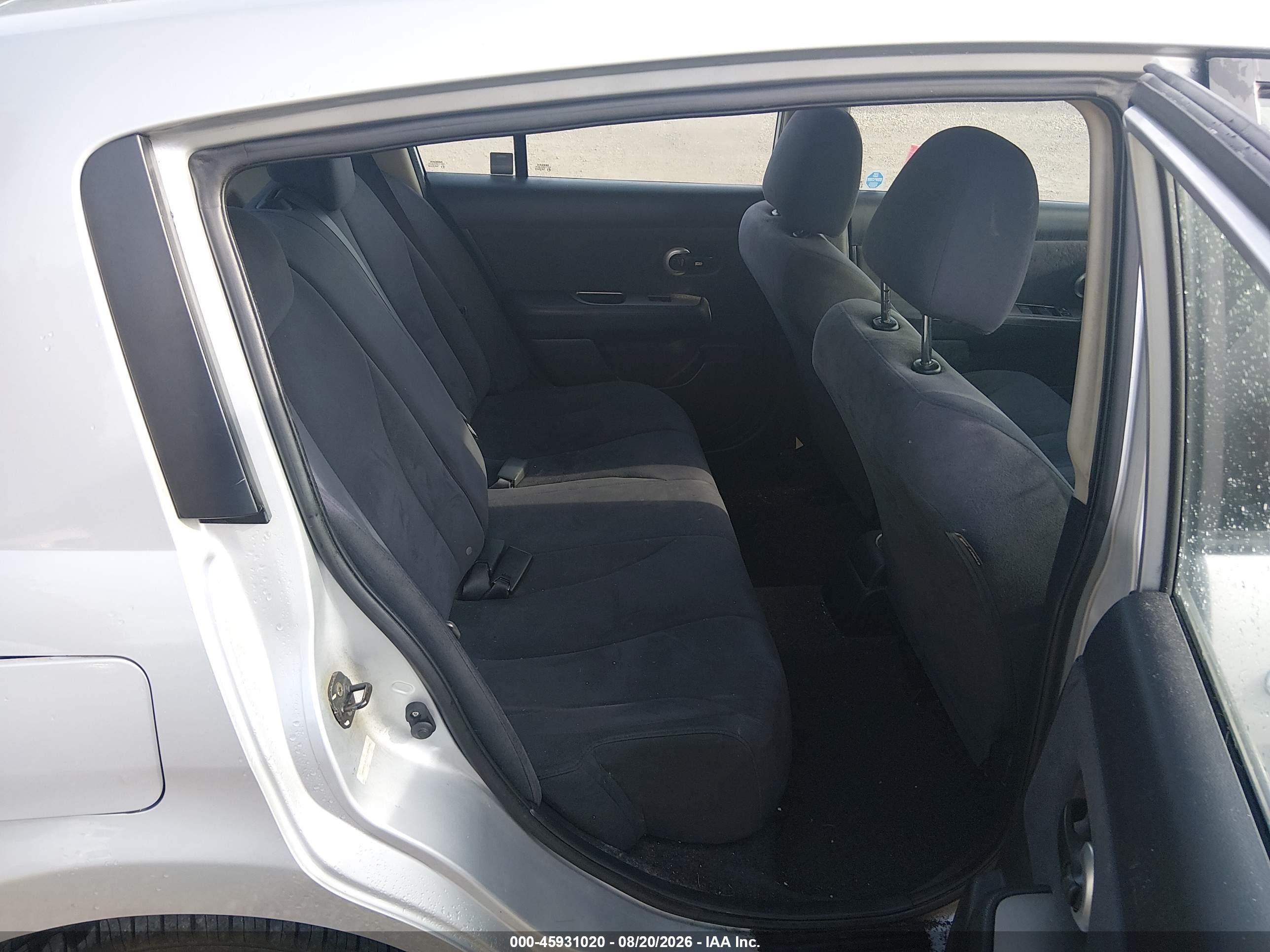 2007 Nissan Versa 1.8s Серебряный vin: 3N1BC13E27L389396