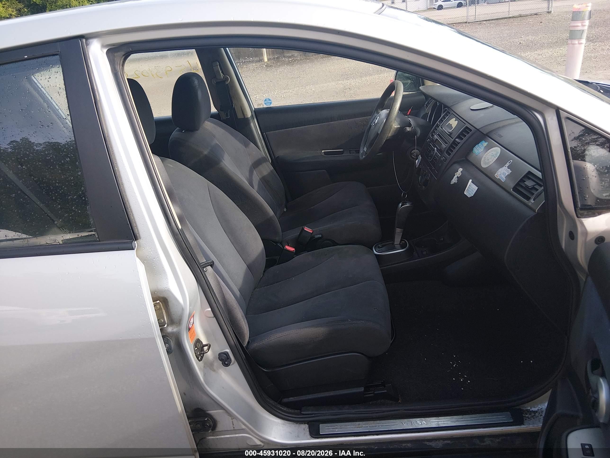 2007 Nissan Versa 1.8s Серебряный vin: 3N1BC13E27L389396