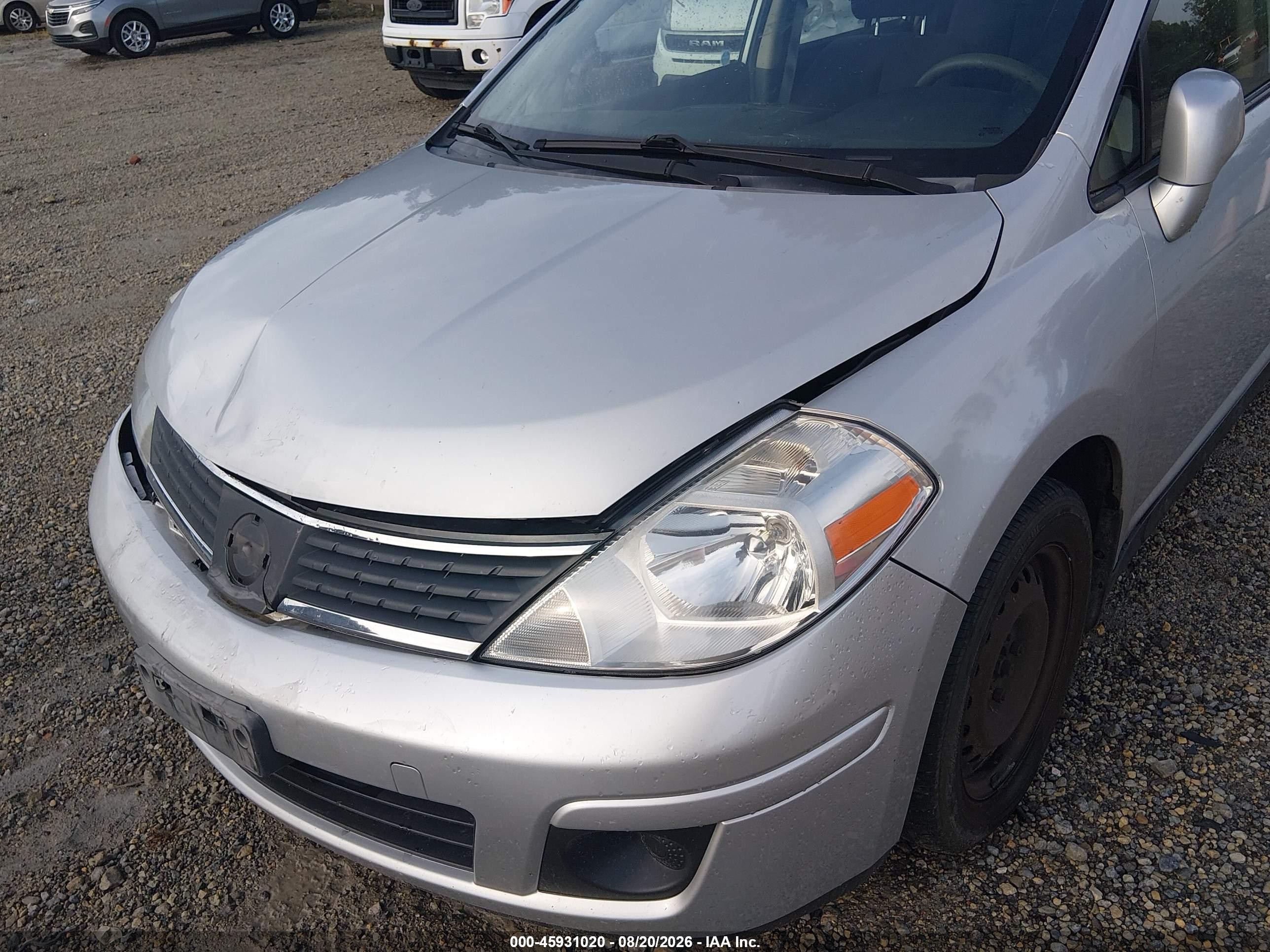 2007 Nissan Versa 1.8s Серебряный vin: 3N1BC13E27L389396