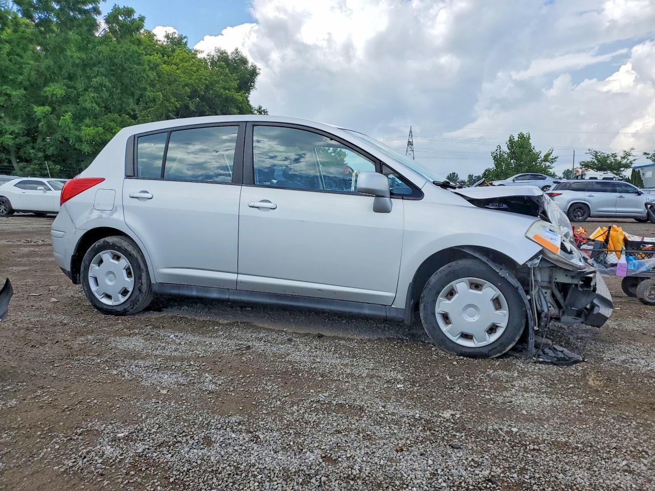 2007 Nissan Versa S Silver vin: 3N1BC13E27L427743