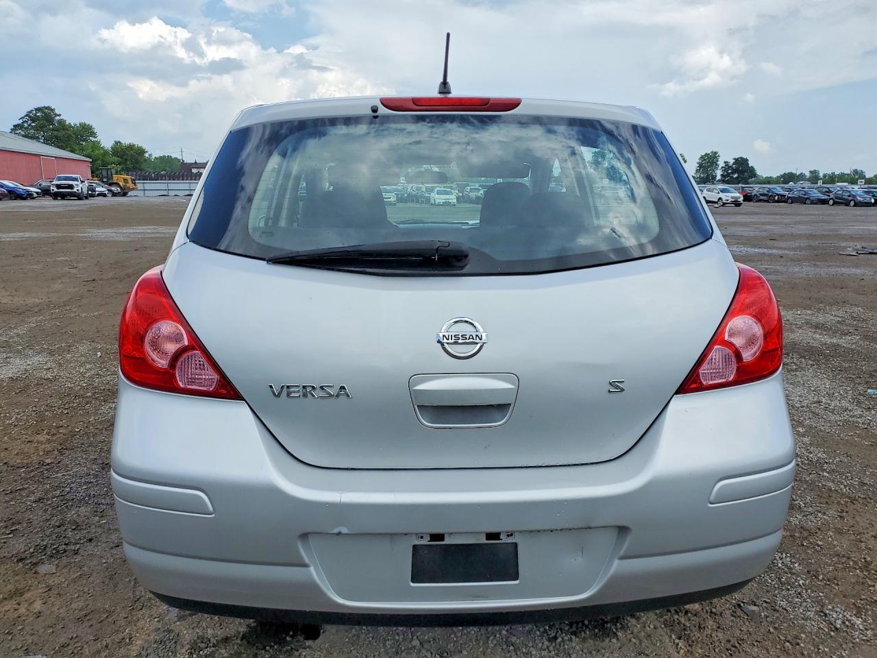 2007 Nissan Versa S Silver vin: 3N1BC13E27L427743