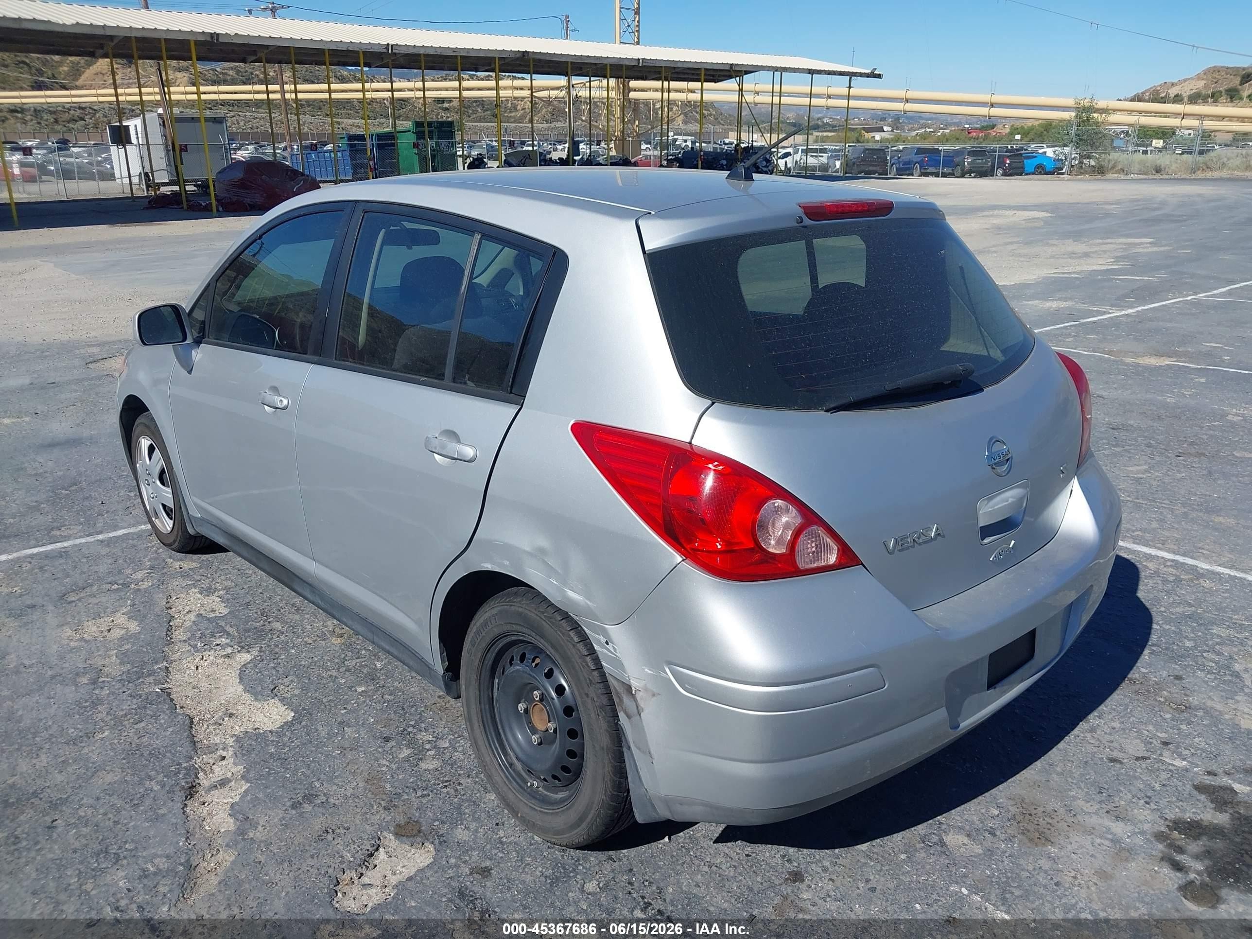 2007 Nissan Versa 1.8s Серебряный vin: 3N1BC13E27L454165