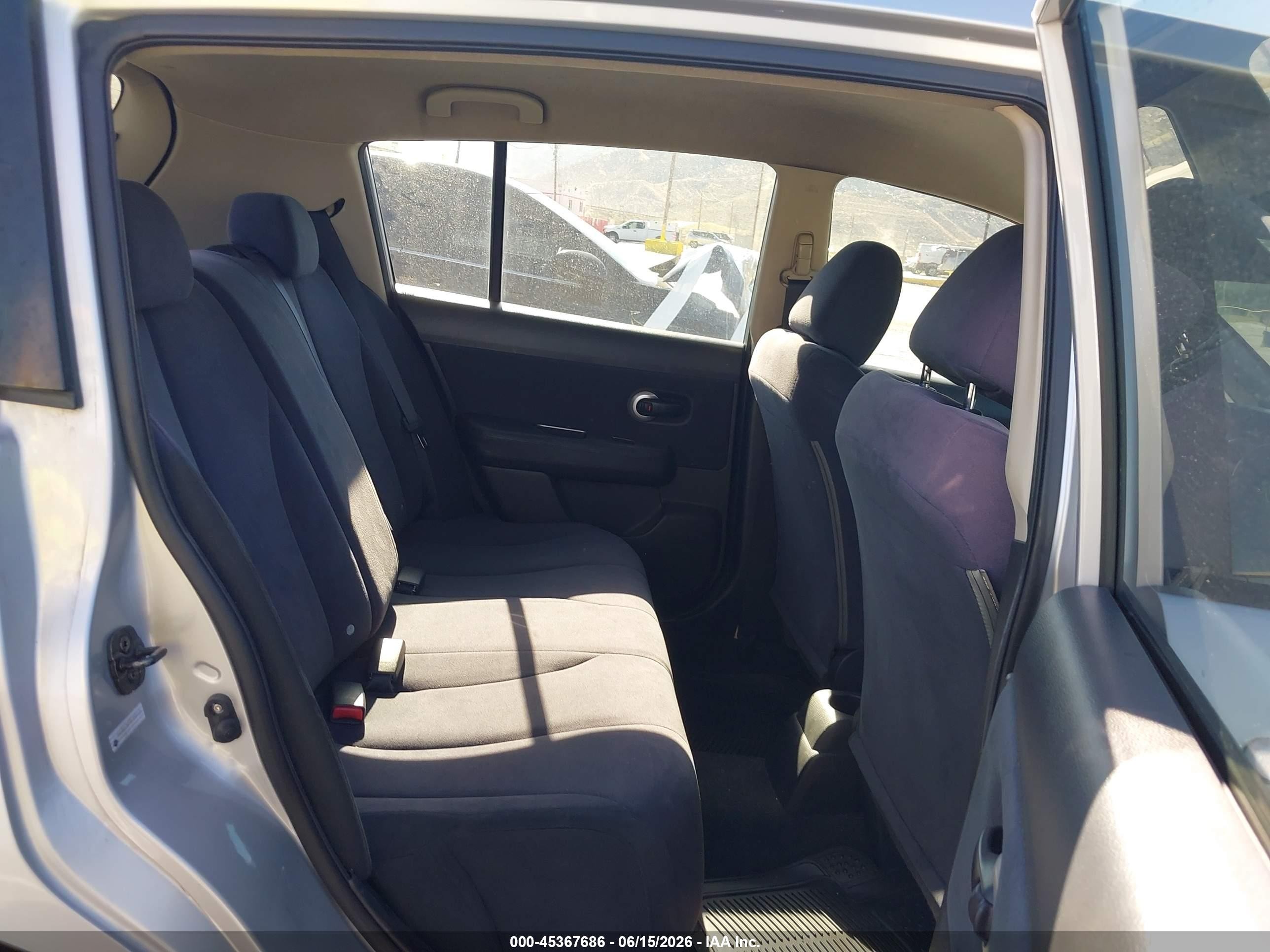 2007 Nissan Versa 1.8s Серебряный vin: 3N1BC13E27L454165