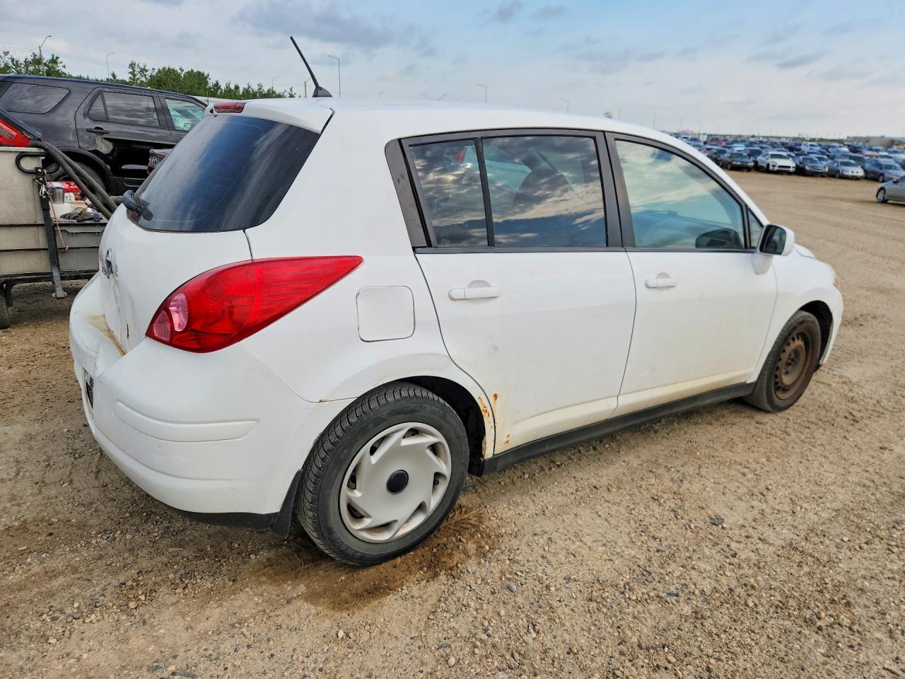2008 Nissan Versa 1.8 S White vin: 3N1BC13E28L413519