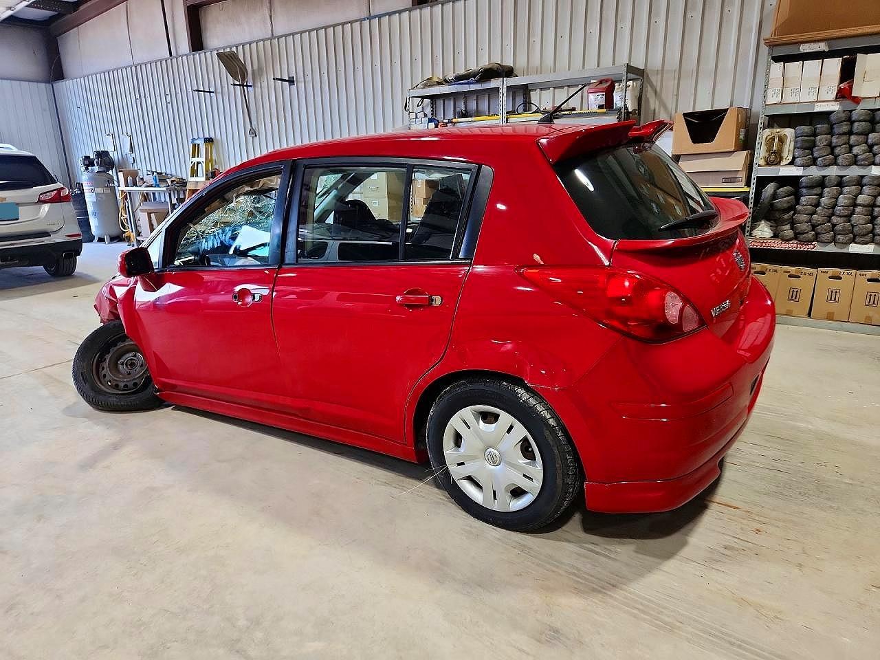 2009 Nissan Versa 1.8 S Красный vin: 3N1BC13E29L353758