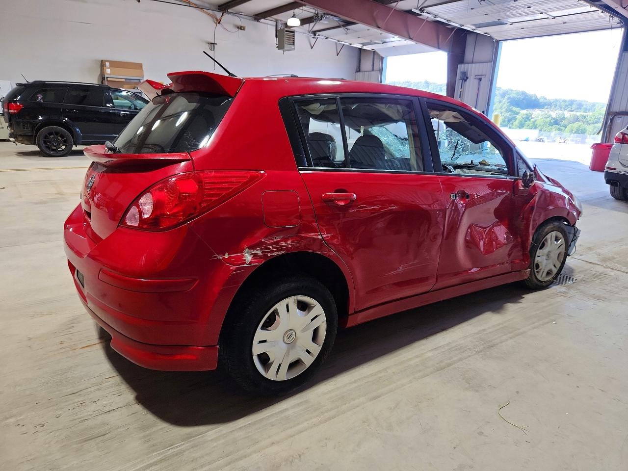 2009 Nissan Versa 1.8 S Красный vin: 3N1BC13E29L353758
