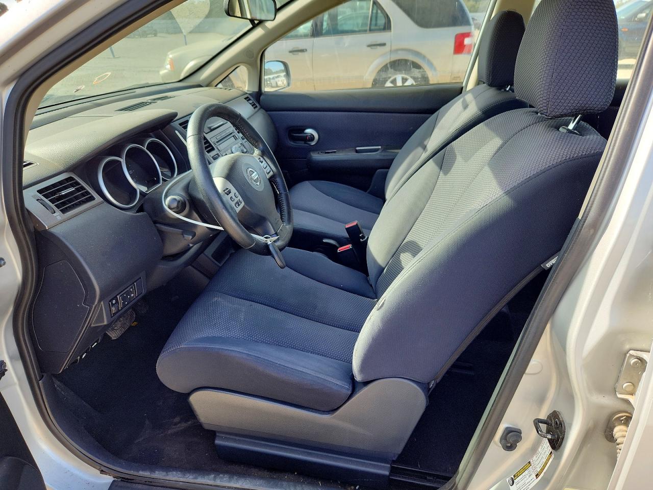 2009 Nissan Versa 1.8 S Silver vin: 3N1BC13E29L370169