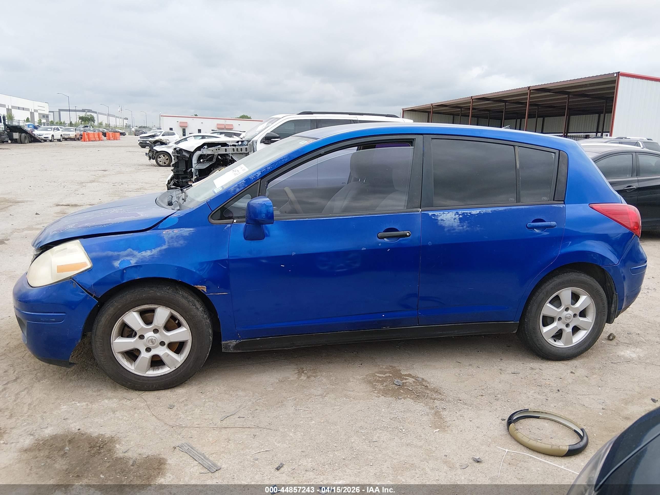 2009 Nissan Versa 1.8s Blue vin: 3N1BC13E29L402229