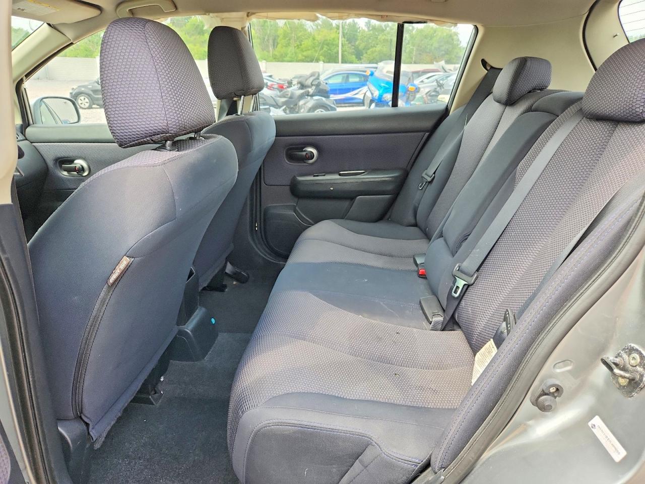 2007 Nissan Versa 1.8 S Silver vin: 3N1BC13E37L409655