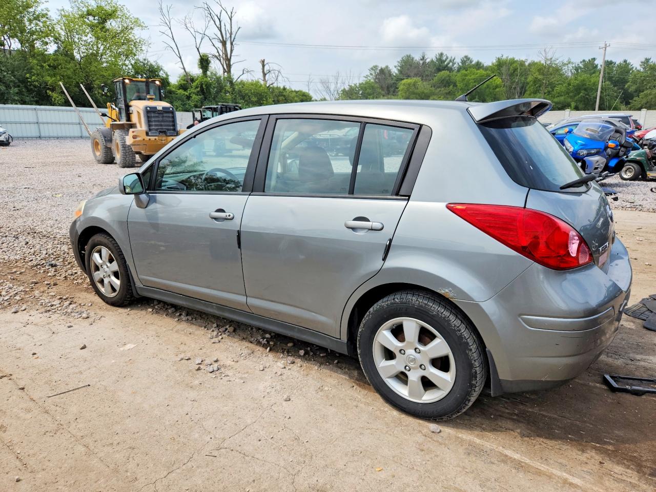 2007 Nissan Versa 1.8 S Silver vin: 3N1BC13E37L409655