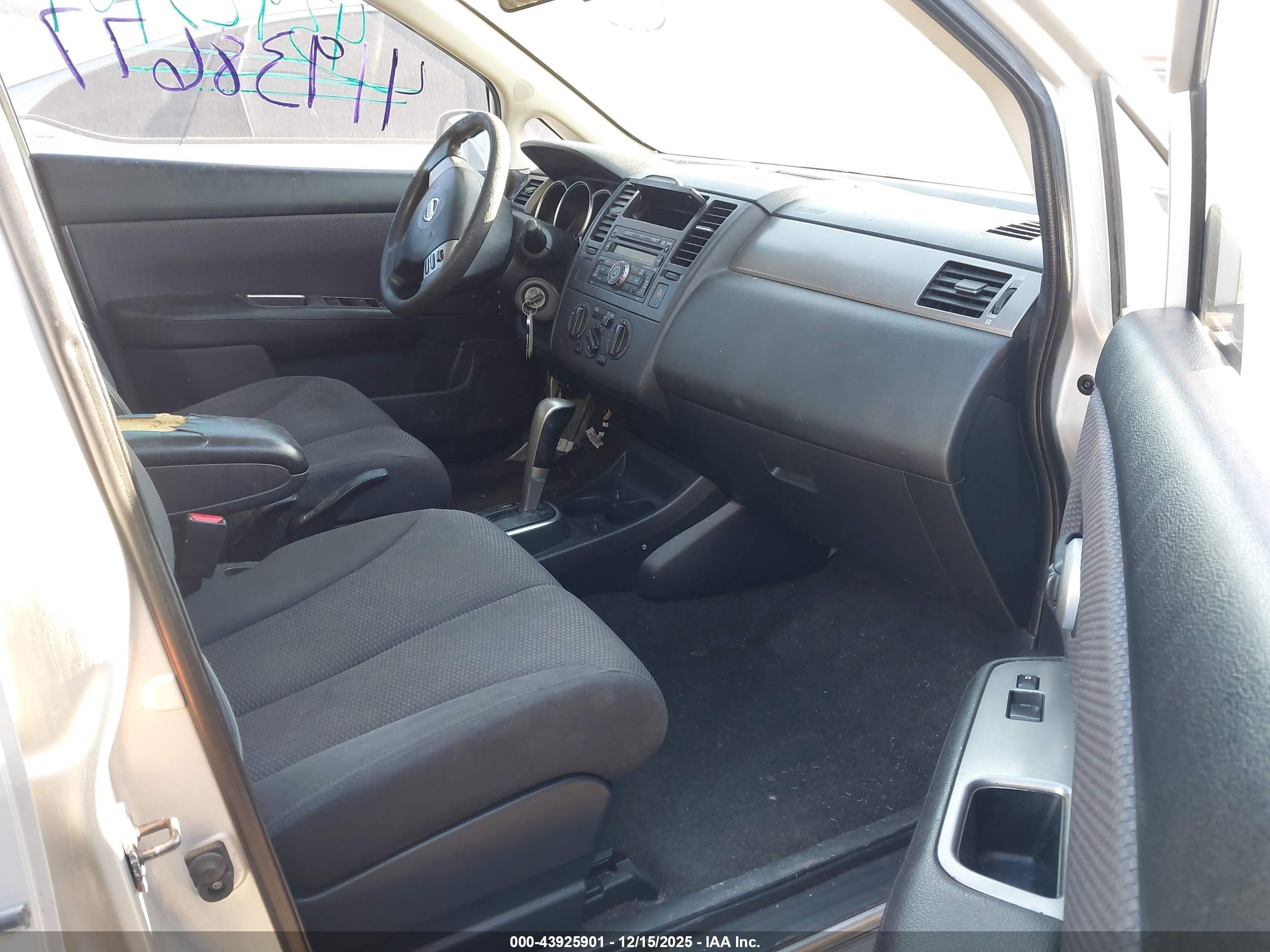 2007 Nissan Versa 1.8sl Silver vin: 3N1BC13E37L415276