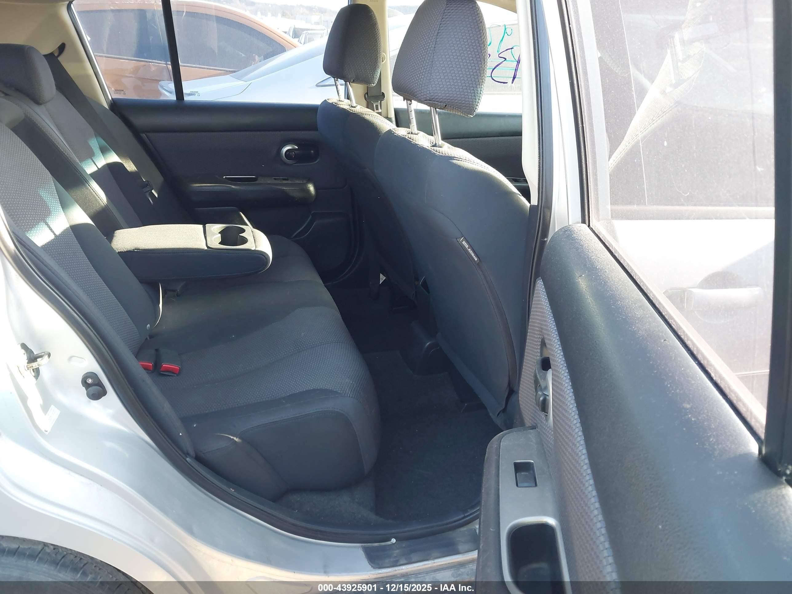 2007 Nissan Versa 1.8sl Silver vin: 3N1BC13E37L415276