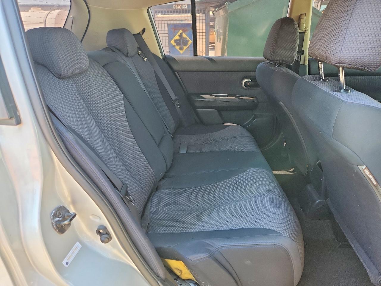 2007 Nissan Versa 1.8 S Серебряный vin: 3N1BC13E37L425385