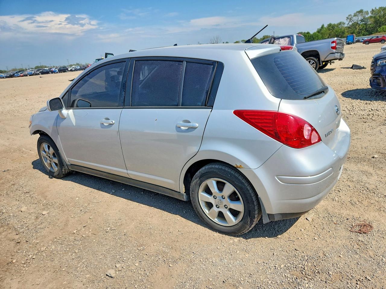 2007 Nissan Versa 1.8 S Серебряный vin: 3N1BC13E37L425385
