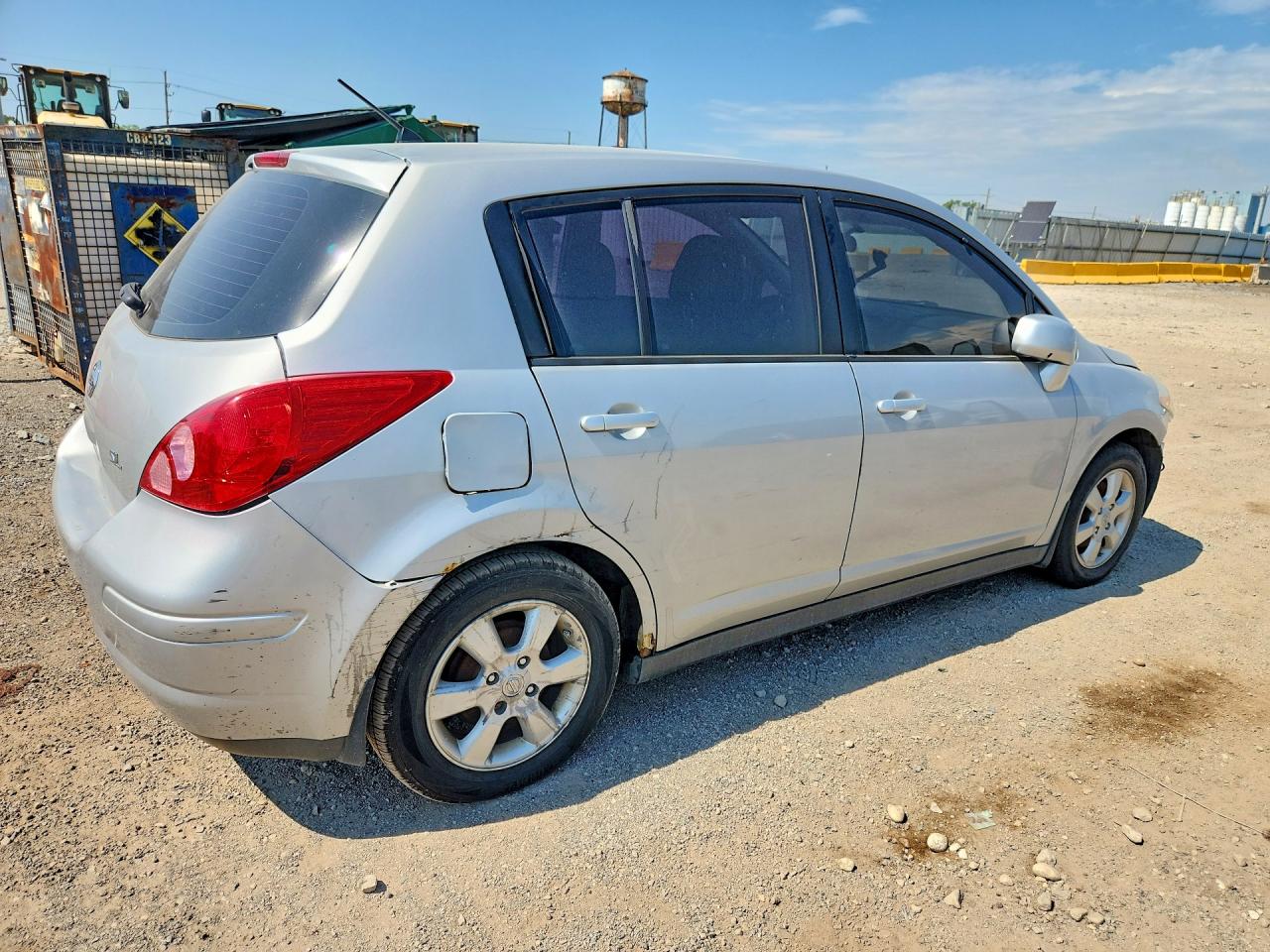 2007 Nissan Versa 1.8 S Серебряный vin: 3N1BC13E37L425385