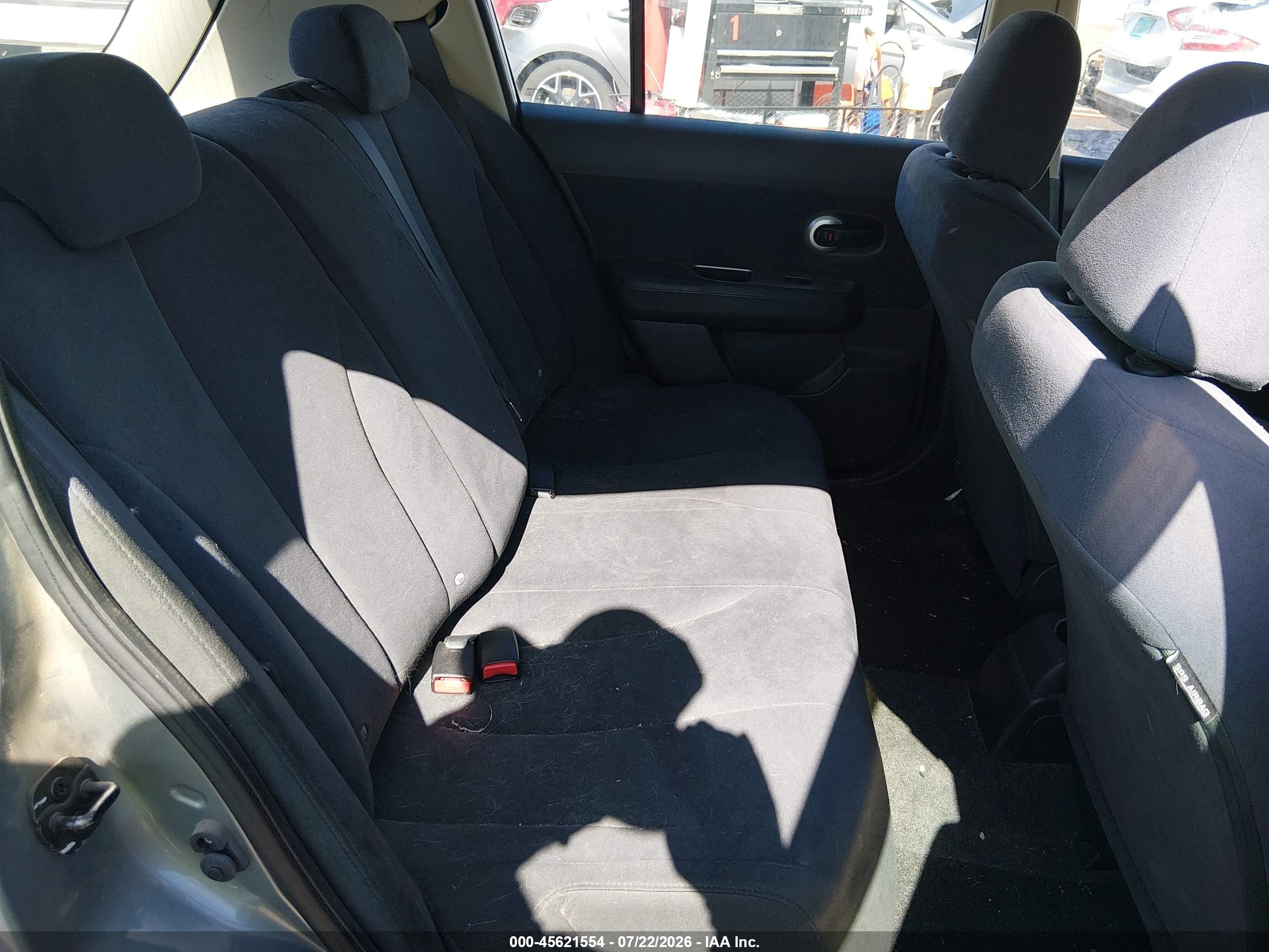 2008 Nissan Versa 1.8 S Silver vin: 3N1BC13E38L453687