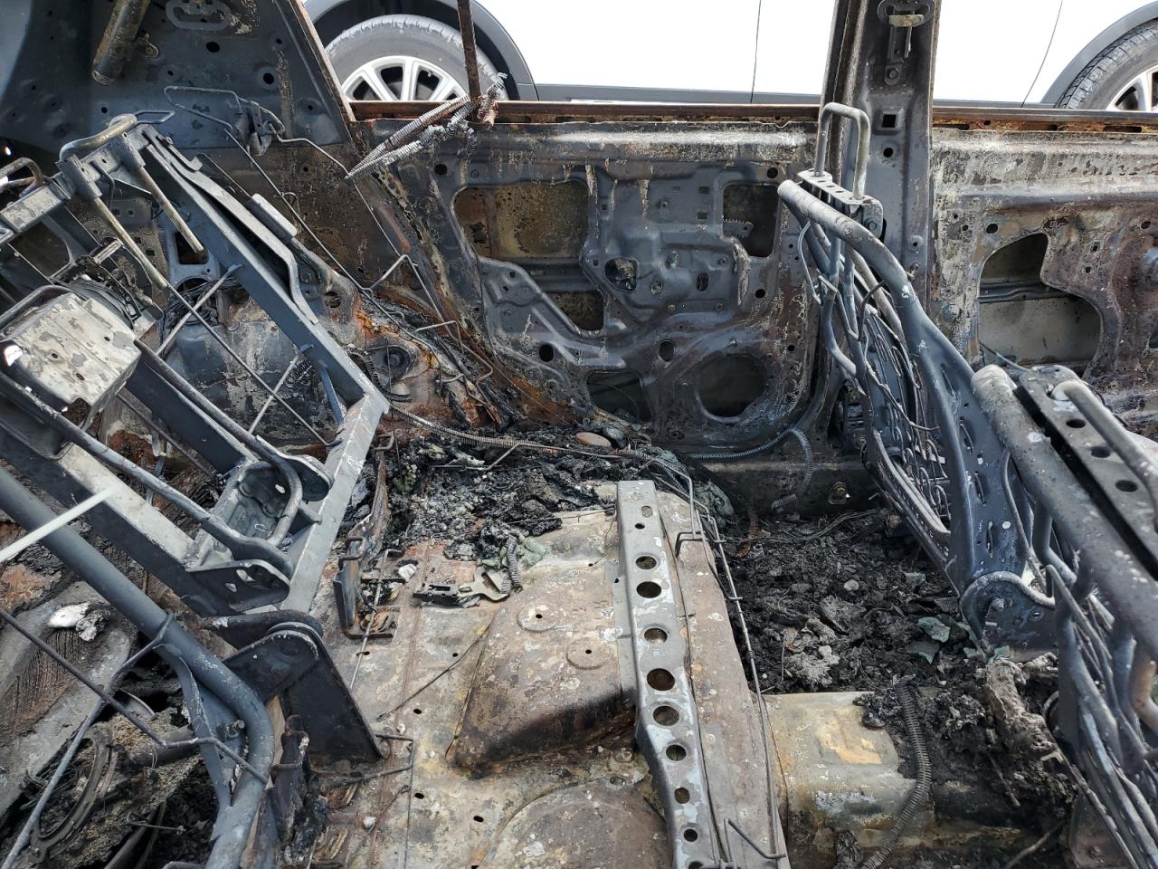 2009 Nissan Versa S Burn vin: 3N1BC13E39L413062