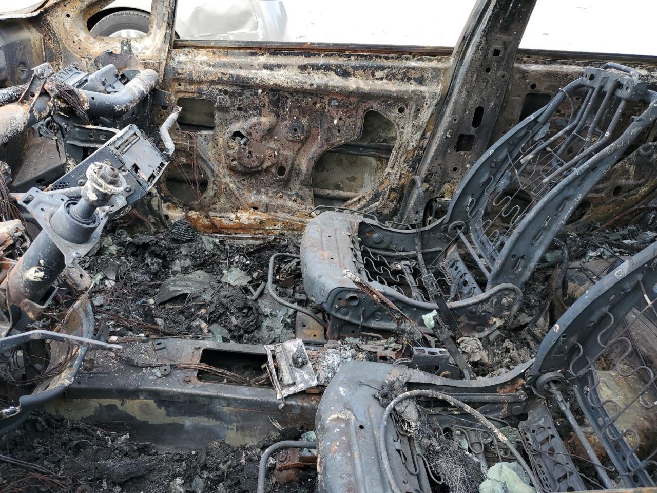 2009 Nissan Versa S Burn vin: 3N1BC13E39L413062