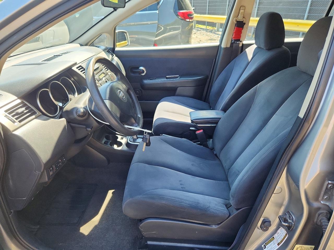 2007 Nissan Versa 1.8 S Silver vin: 3N1BC13E47L421684