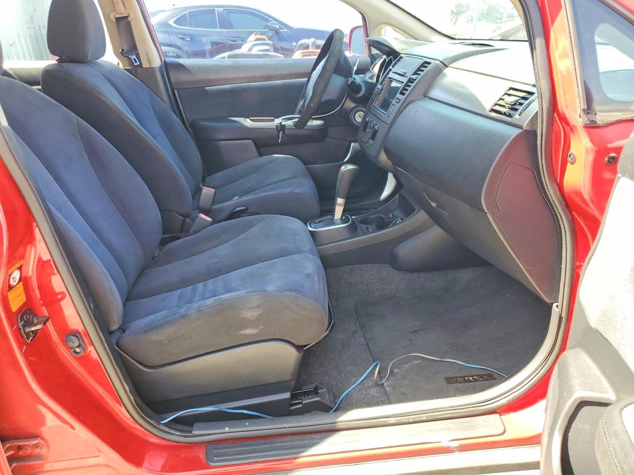 2008 Nissan Versa 1.8 S Red vin: 3N1BC13E48L350598
