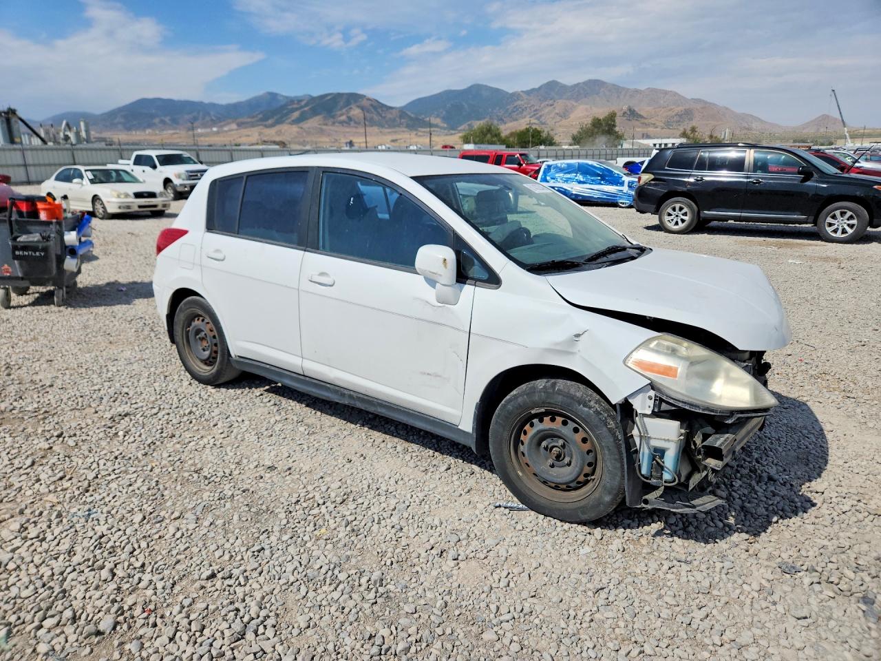 2008 Nissan Versa 1.8 S Белый vin: 3N1BC13E48L379406