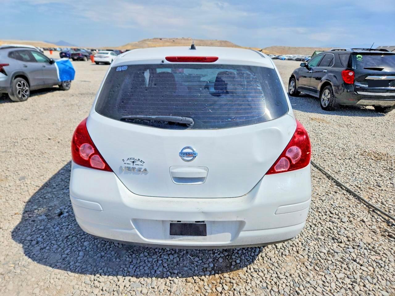 2008 Nissan Versa 1.8 S Белый vin: 3N1BC13E48L379406