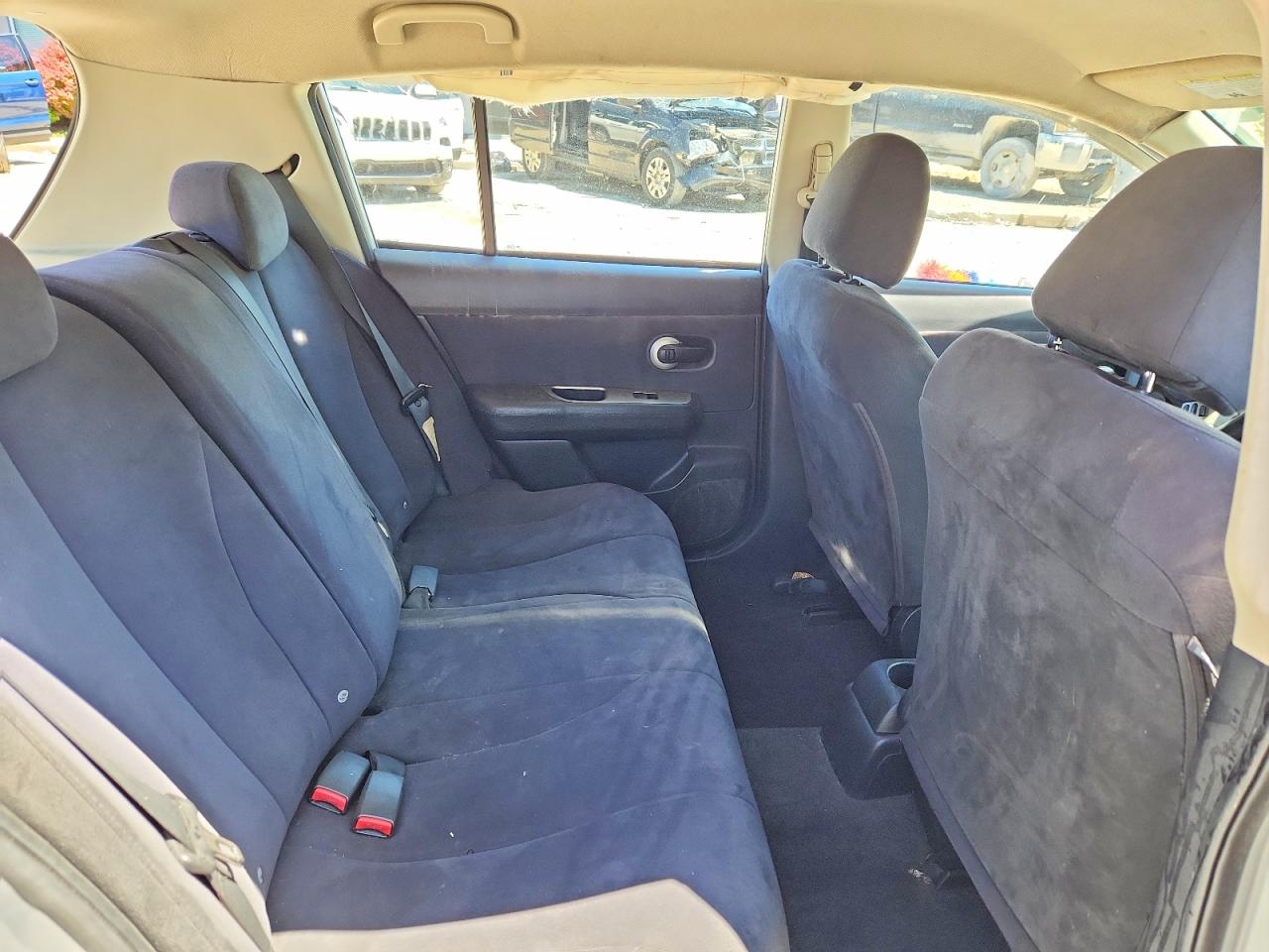 2008 Nissan Versa 1.8 S Silver vin: 3N1BC13E48L385108