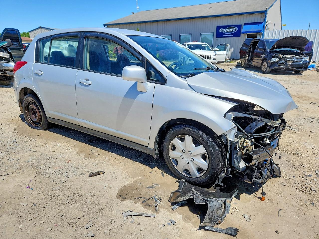 2008 Nissan Versa 1.8 S Silver vin: 3N1BC13E48L385108