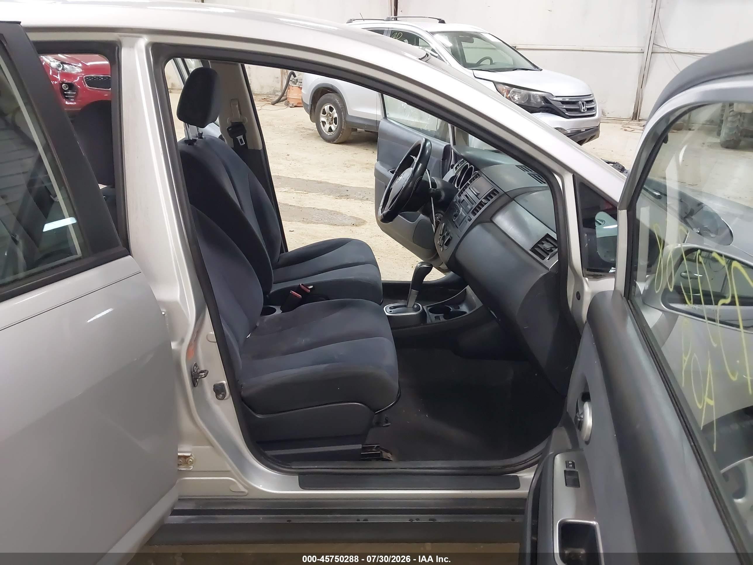 2009 Nissan Versa 1.8s Silver vin: 3N1BC13E49L374675