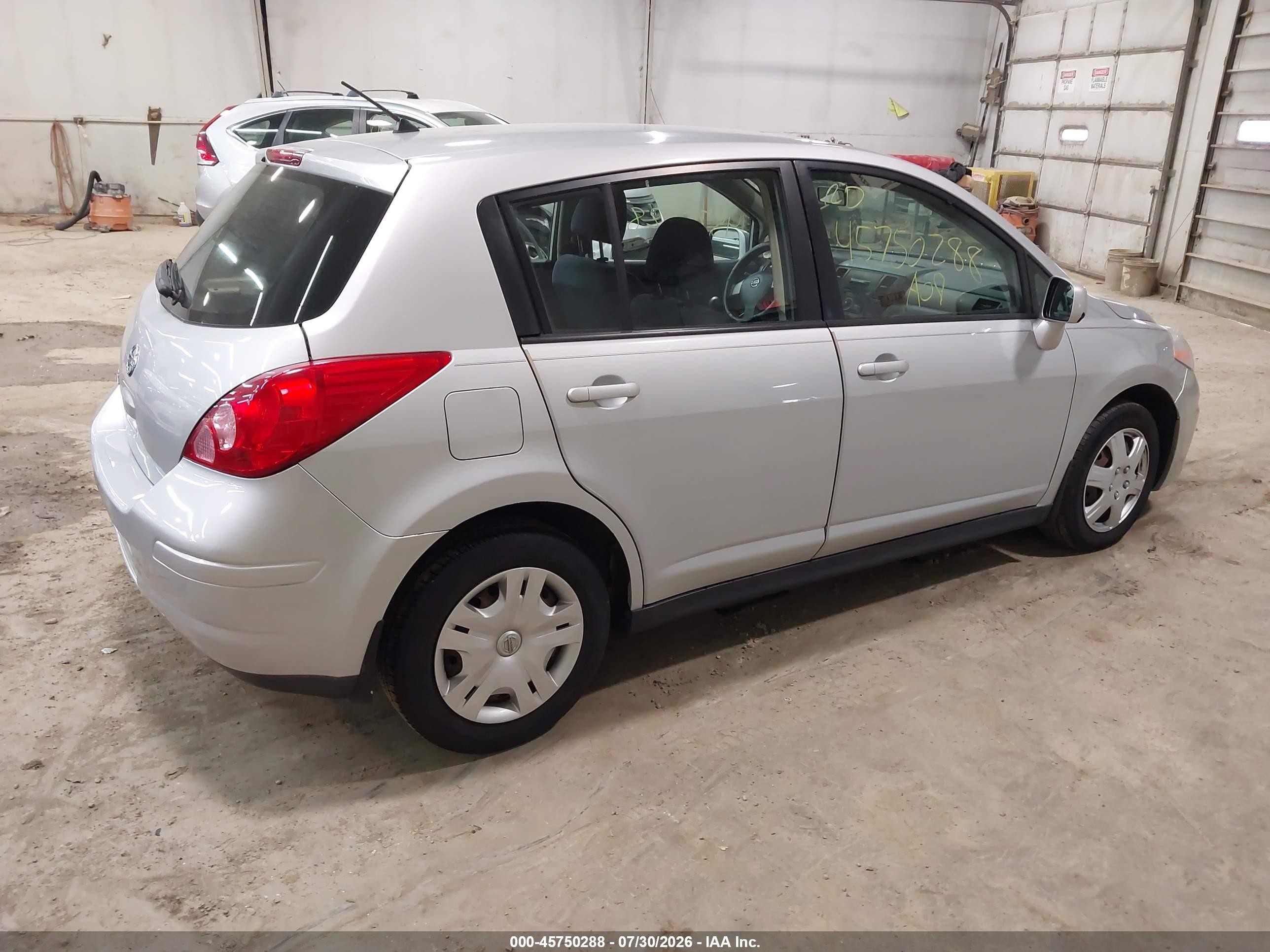 2009 Nissan Versa 1.8s Silver vin: 3N1BC13E49L374675
