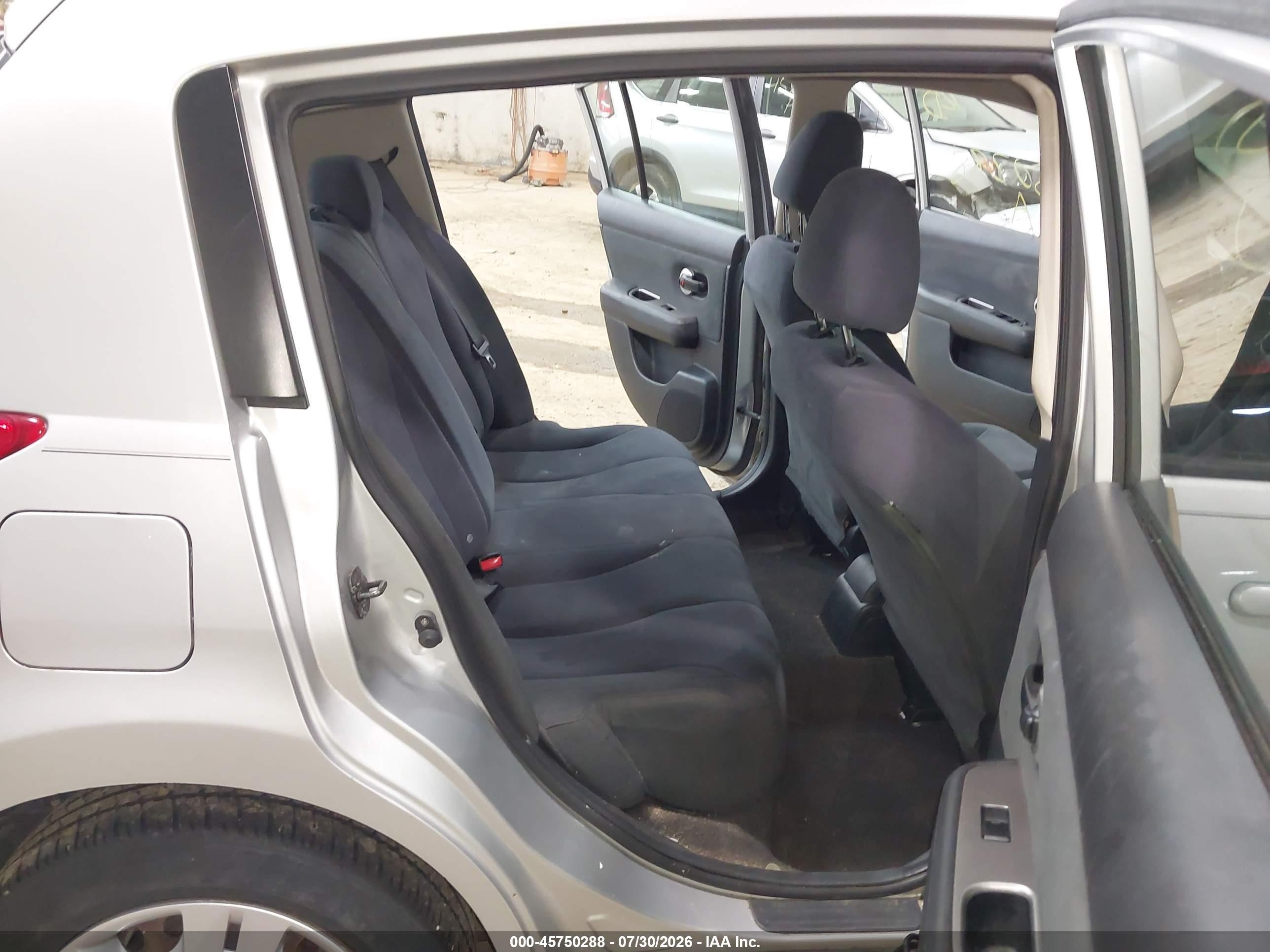 2009 Nissan Versa 1.8s Silver vin: 3N1BC13E49L374675