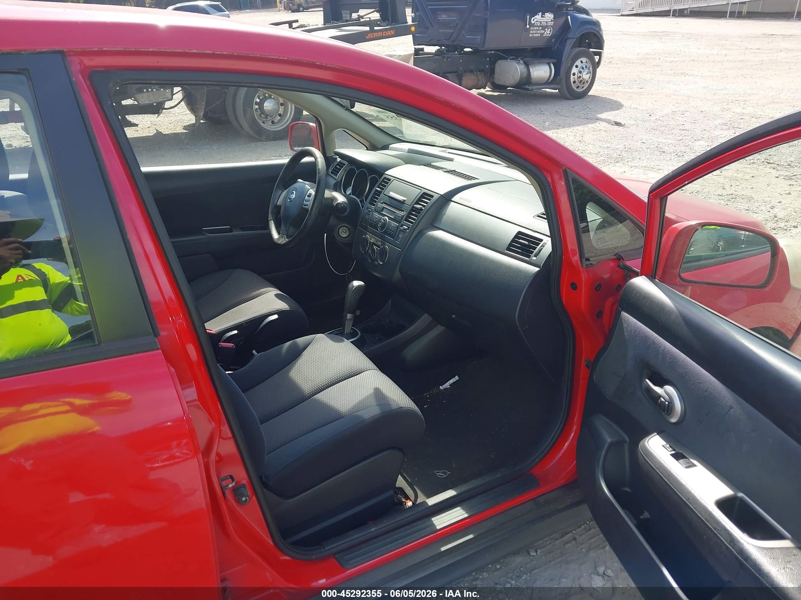 2009 Nissan Versa 1.8s Red vin: 3N1BC13E49L412969