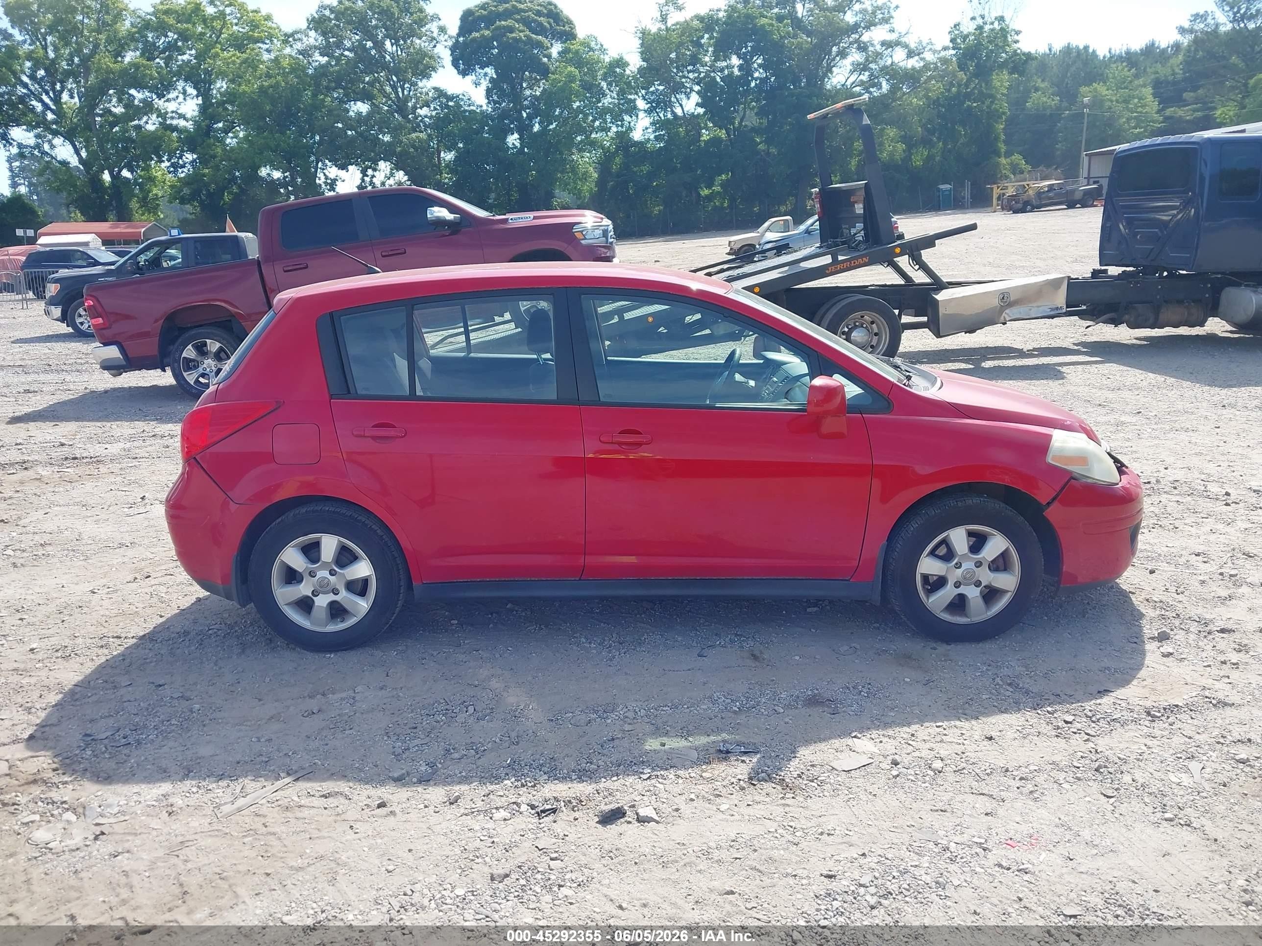 2009 Nissan Versa 1.8s Red vin: 3N1BC13E49L412969