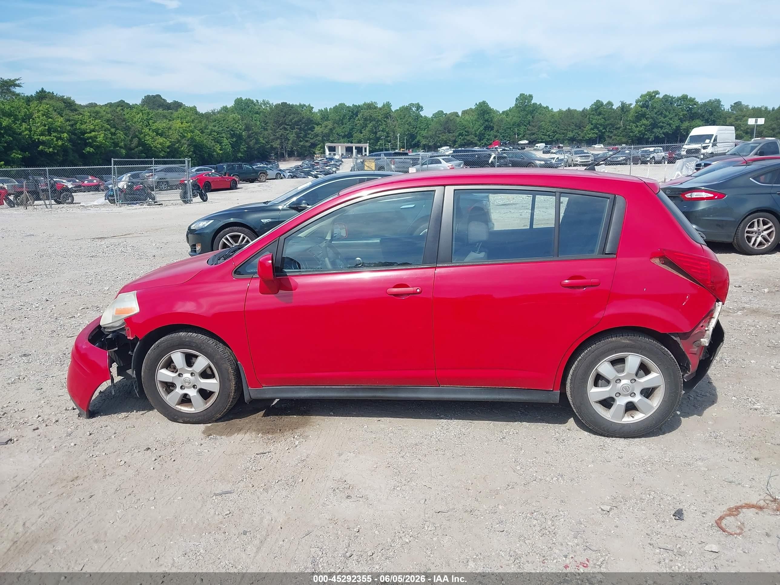 2009 Nissan Versa 1.8s Red vin: 3N1BC13E49L412969