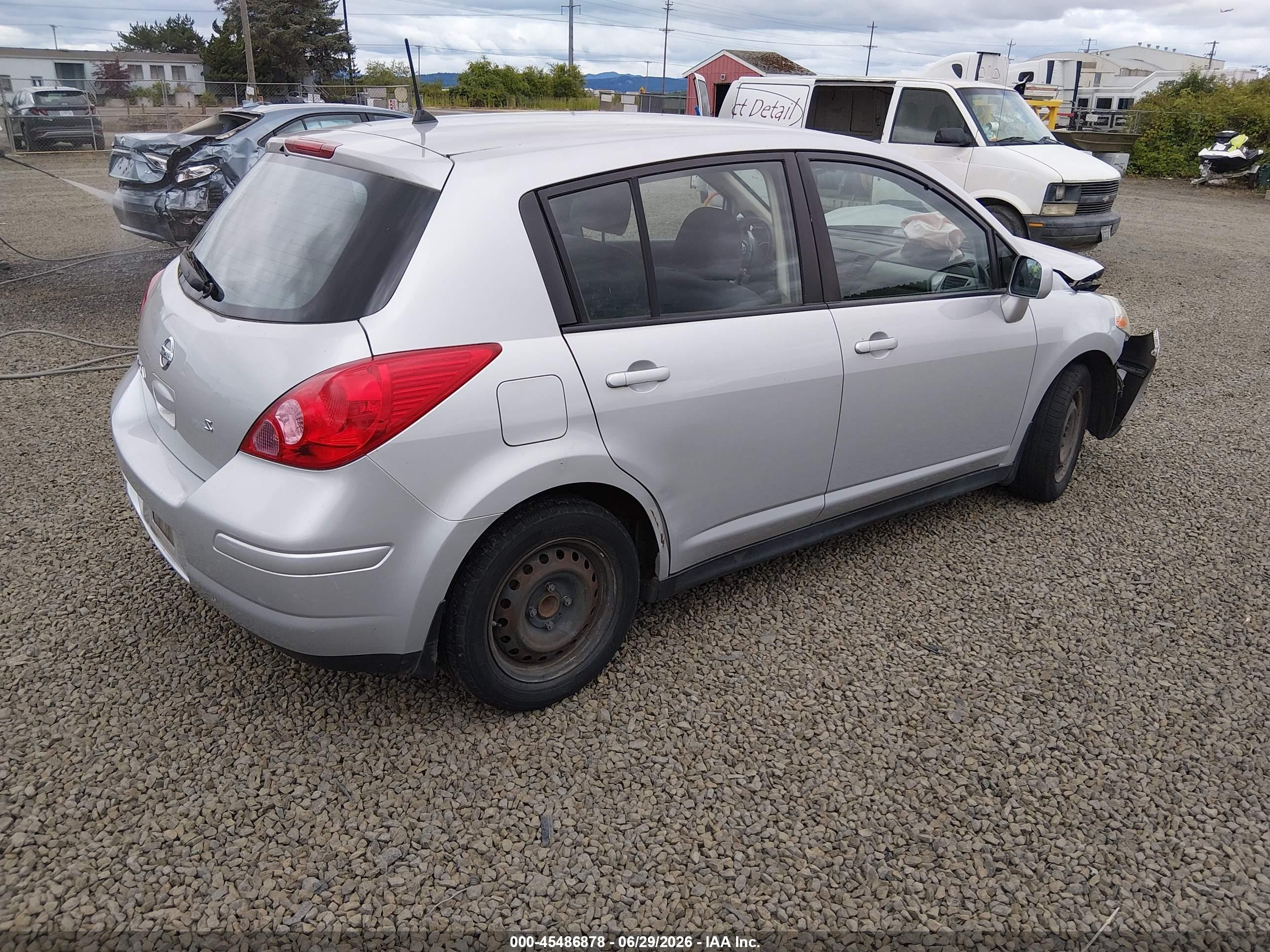 2007 Nissan Versa 1.8s Silver vin: 3N1BC13E57L406577