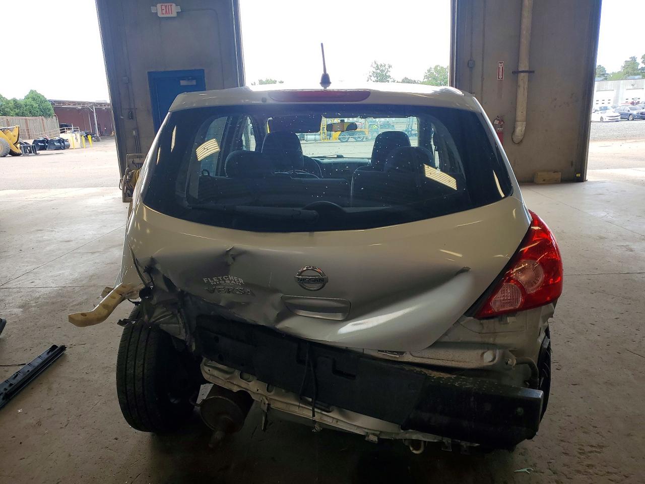 2008 Nissan Versa 1.8 S Silver vin: 3N1BC13E58L376207