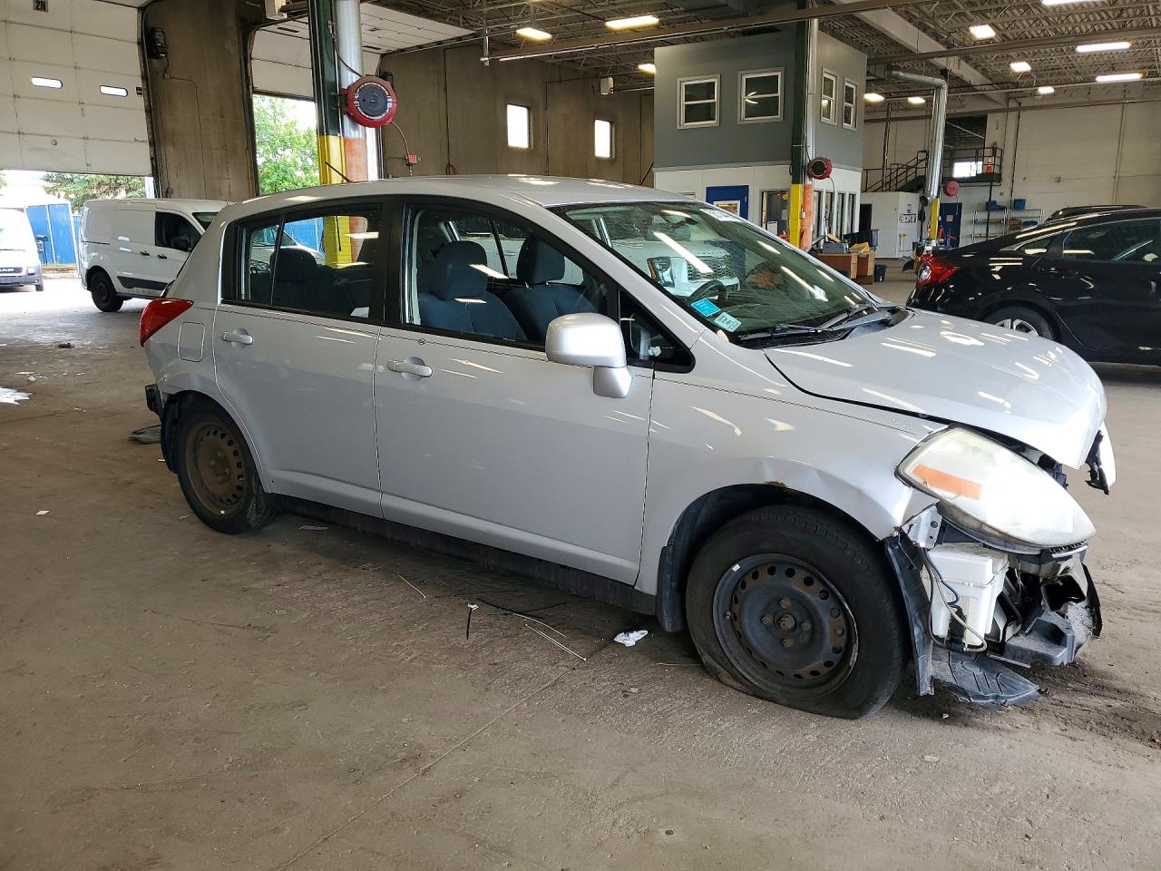 2008 Nissan Versa 1.8 S Silver vin: 3N1BC13E58L376207