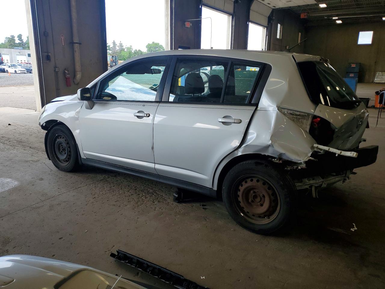2008 Nissan Versa 1.8 S Silver vin: 3N1BC13E58L376207